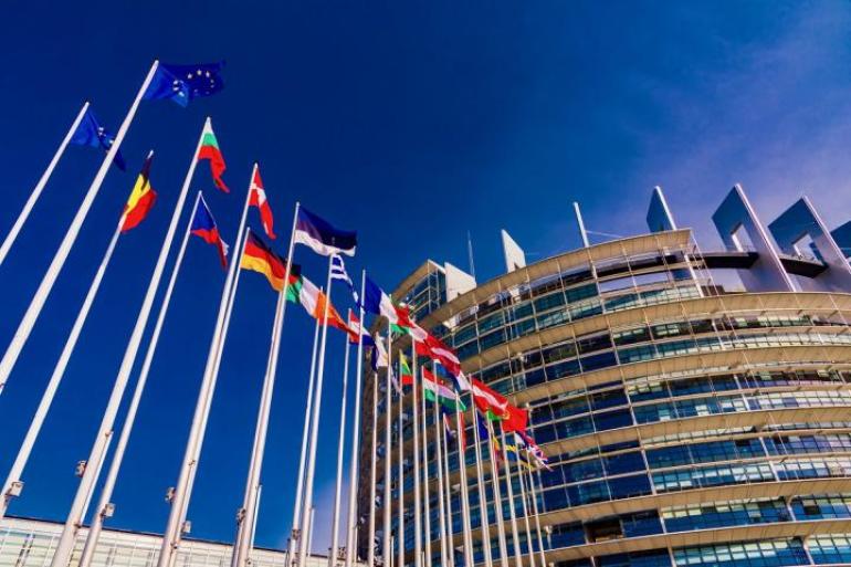 «Συνετές δημοσιονομικές πολιτικές» το 2024 και σταδιακή κατάργηση των μέτρων ενεργειακής στήριξης, συστήνει η Κομισιόν