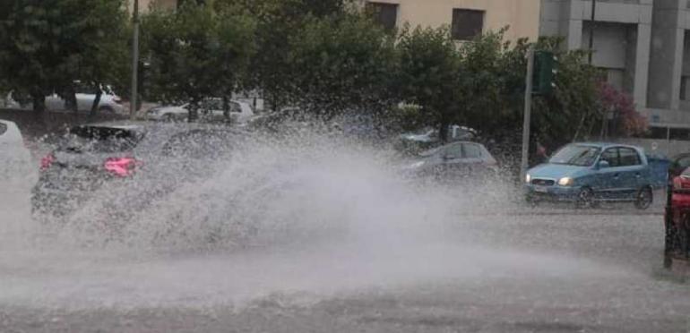 Η κακοκαιρία «Bora» πλήττει σφοδρά τη Λήμνο - Απεγκλωβισμοί από τις πλημμύρες, ποτάμια οι δρόμοι