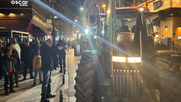 Αγρότες: Στο κέντρο της Καρδίτσας με τα τρακτέρ τους
