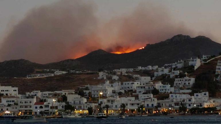 Χωρίς ενεργό μέτωπο η φωτιά στη Σέριφο