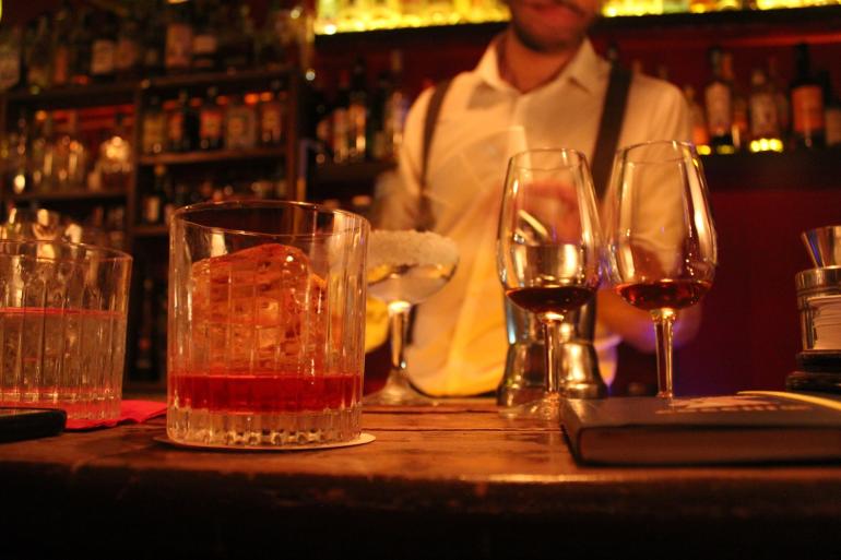 Θεσσαλονίκη: Μπαράζ ελέγχων ΕΛΑΣ για πώληση αλκοόλ σε ανήλικους - Επτά συλλήψεις