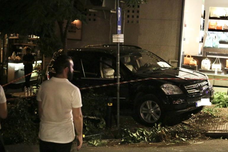 Κολωνάκι: «Αν δεν ήταν το δέντρο θα ήμασταν νεκροί»
