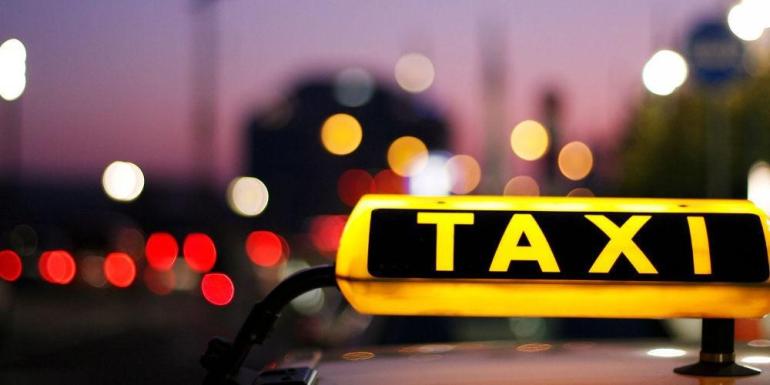 Θεσσαλονίκη: Ταξιτζής επιτέθηκε σε 21χρονη επιβάτιδα γιατί αρνήθηκε να του πληρώσει παράνομη έξτρα χρέωση