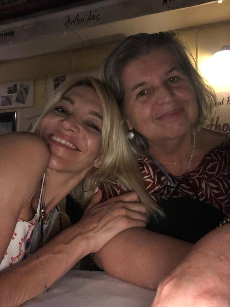“Συγγνώμη που δεν κατάφερα να σε προστατεύσω”: Ραγίζει καρδιές η Αφροδίτη Νέστορα για τη μητέρα της που έχασε τη ζωή της στη φονική επίθεση στη Θεσσαλονίκη