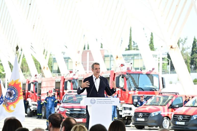Παραδόθηκαν 164 νέα οχήματα στην Πυροσβεστική- Μητσοτάκης: Έχουμε τις περισσότερες πυροσβεστικές δυνάμεις από ποτέ άλλοτε