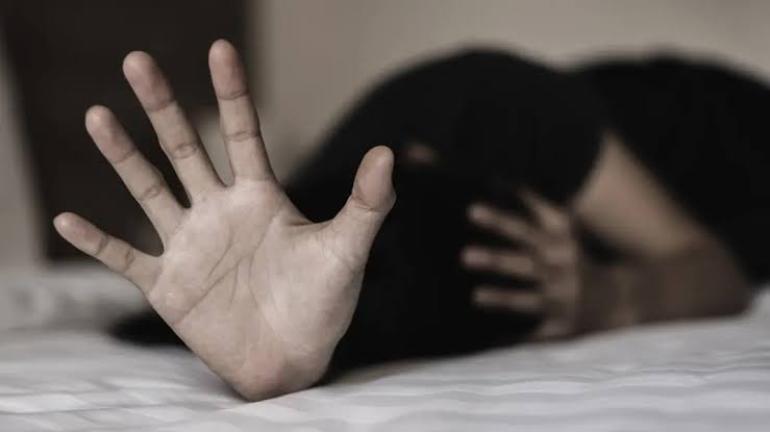 Φρίκη στην Κρήτη: Έφερναν κοπέλες από τη Ρουμανία, τις κλείδωναν και τις εξέδιδαν - Στην σπείρα ήταν και ένα ηλικιωμένο ζευγάρι
