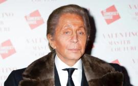 ΒΙΝΤΕΟ-ΦΩΤΟ-Valentino: Σε λαϊκό προσκύνημα η σορός του θρυλικού σχεδιαστή μόδας – Χιλιάδες Ιταλοί και τουρίστες τον αποχαιρετούν