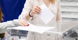 Δημοσκόπηση RealPolls: Στις 8,9 μονάδες η διαφορά ΝΔ-ΕΛΑΣ, στην τρίτη θέση το ΠΑΣΟΚ και στο 0,8% ο ΣΥΡΙΖΑ