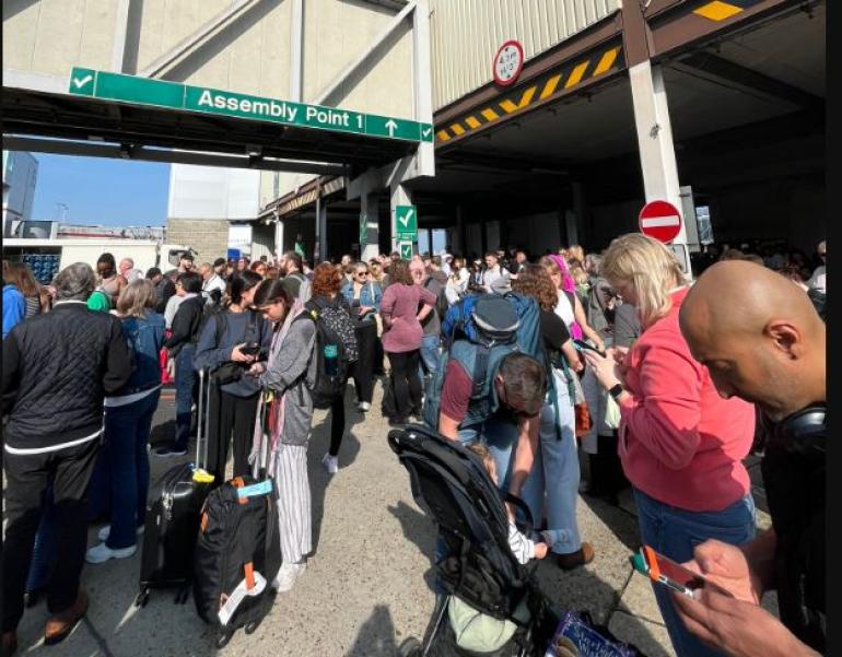 Συναγερμός στο αεροδρόμιο του Gatwick στο Λονδίνο - Εκκενώθηκε τερματικός σταθμός
