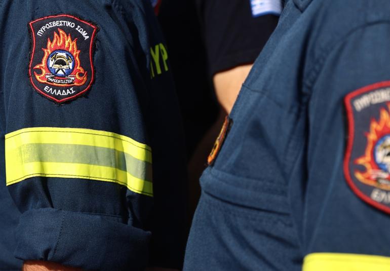 Θεσσαλονίκη: 24χρονη παρίστανε την πυροσβέστρια – Φορούσε στολή, είχε ΙΧ με φάρους και ασύρματο