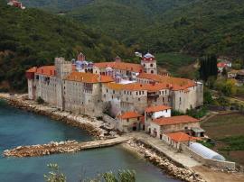 Θεσσαλονίκη: Ελεύθερος αφέθηκε ο ηγούμενος της παλιάς αδελφότητας της Ι.Μ. Εσφιγμένου που κατηγορήθηκε για ρίψη μολότοφ