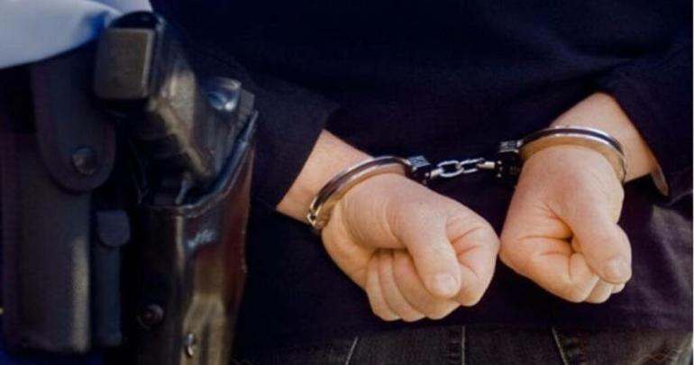 Συνελήφθη γνωστός τράπερ που κατηγορείται ότι ξυλοκόπησε άλλον τράπερ και του έκαψε το μηχανάκι με μολότοφ