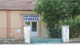 Αποκολλήθηκαν σοβάδες από τη οροφή αίθουσας στο Δημοτικό Σχολείο Προβατά
