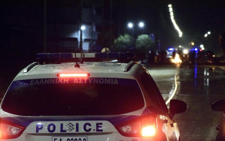 Θεσσαλονίκη: Μπήκε με μηχανή ανάποδα σε δρόμους, περνούσε με κόκκινα και τράκαρε – Χτύπησε και αστυνομικούς