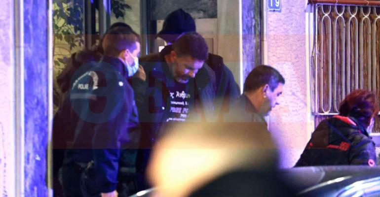 Γυναικοκτονία σε Αμπελόκηπους: Ο δράστης μετά την ομολογία περίμενε την αστυνομία με τα ανήλικά παιδιά του