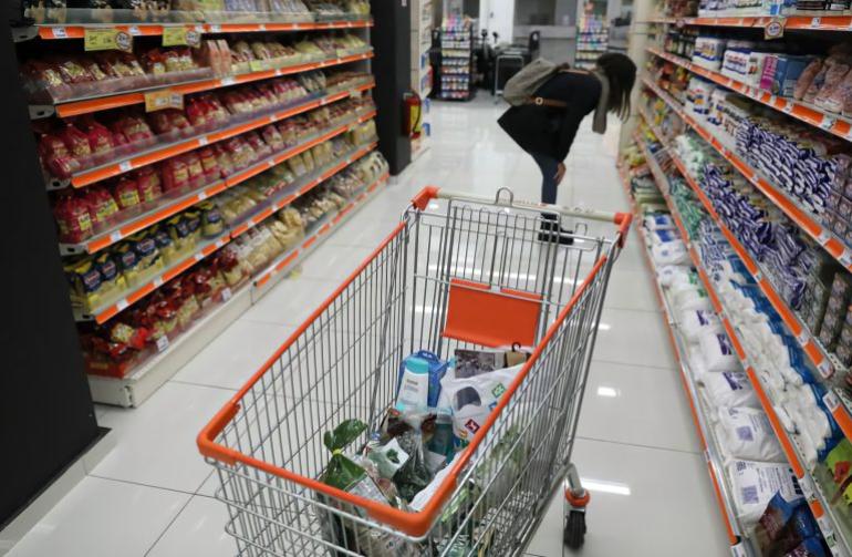 Σούπερ μάρκετ: Πώς το «Ψάξε μου Φθηνότερα» μείωσε το κόστος καλαθιού κατά περίπου 20 ευρώ