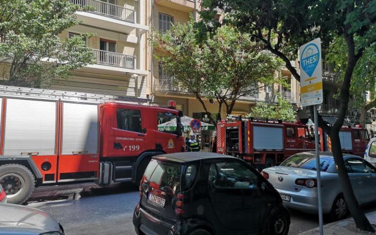 ΠΡΙΝ ΛΙΓΟ στη Θεσσαλονίκη: Φωτιά σε διαμέρισμα 5ου ορόφου στο κέντρο