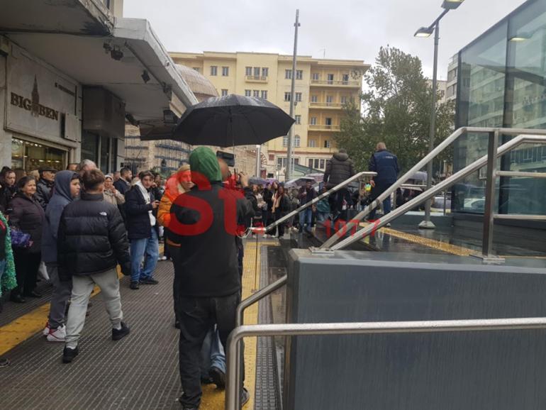 ΤΩΡΑ-Πλήθος κόσμου στον σταθμό μετρό Βενιζέλου-Δείτε video και φωτογραφίες