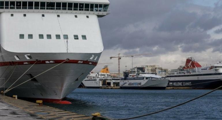 Κανονικά από το απόγευμα τα δρομολόγια των πλοίων από το λιμάνι του Πειραιά - Σε ισχύ το απαγορευτικό από Ραφήνα-Λαύριο