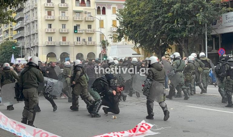 Επεισόδια στο κέντρο της Θεσσαλονίκης μεταξύ διαδηλωτών και ΜΑΤ (ΒΙΝΤΕΟ)