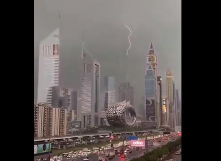 Πλημμύρες στο Ντουμπάι για πρώτη φορά στην ιστορία του (ΦΩΤΟ-ΒΙΝΤΕΟ)
