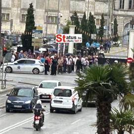 ΠΡΙΝ ΑΠΟ ΛΙΓΟ-Θεσσαλονίκη- Συγκέντρωση διαμαρτυρίας στην κεντρική πύλη του Λιμανιού κατά της αμμοληψίας από το Ακρωτήρι Επανομής