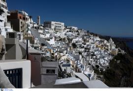 Στο «μάτι του εγκέλαδου» οι Κυκλάδες: Στη Σαντορίνη ΕΜΑΚ, ΕΜΟΔΕ και εναέριοι διασώστες