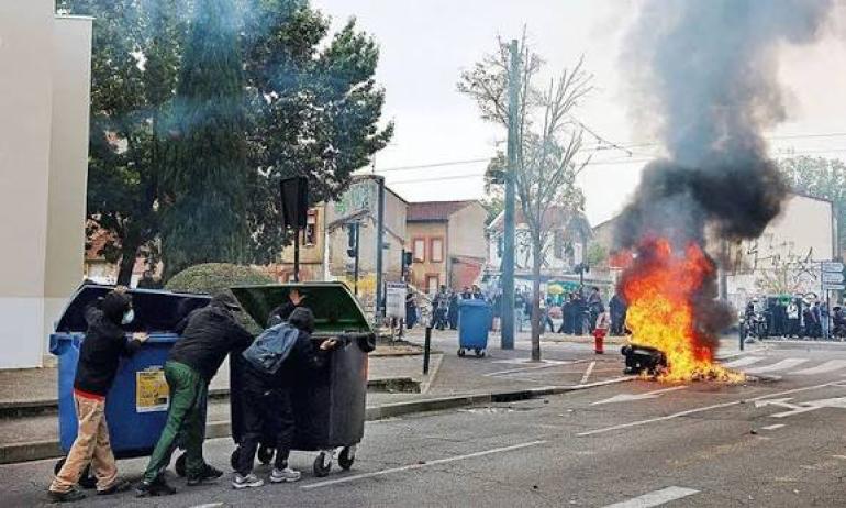 Γαλλία: 15χρονος μαθητής ακρωτηριάστηκε στο χέρι από χειροβομβίδα σε διαδήλωση
