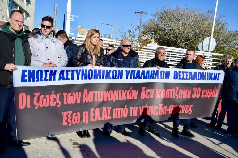 Συγκεντρώσεις διαμαρτυρίας αστυνομικών σε Θεσσαλονίκη και άλλες πόλεις για τον 31χρονο συνάδελφό τους