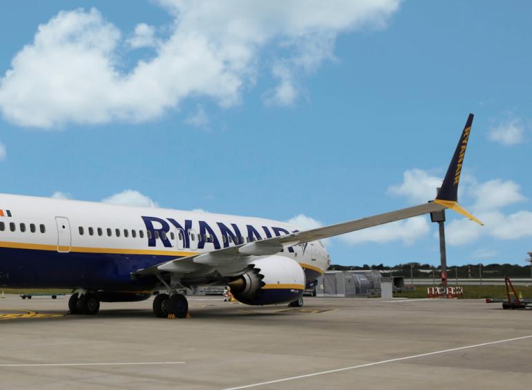 Θεσσαλονίκη: Τα… μαζεύει και φεύγει η Ryanair από το αεροδρόμιο “Μακεδονία” – Τι θα απογίνουν οι 200 εργαζόμενοι