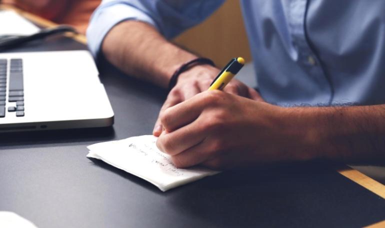 Αργίες 2026: Πότε πέφτουν τα τριήμερα της νέας χρονιάς