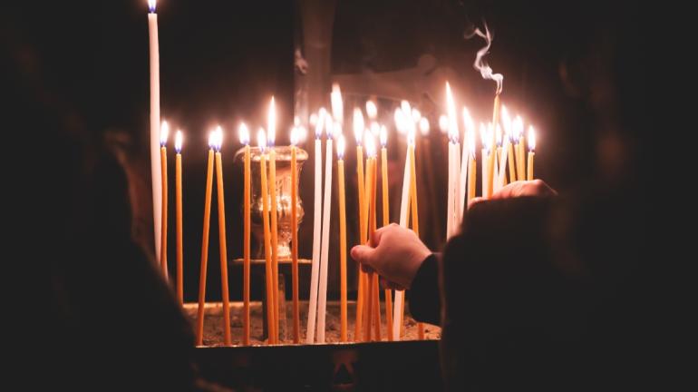 Φρένο στους ιερείς-influencers επιχειρεί να βάλει η Εκκλησία: Τι συζητήθηκε στην ιερά Σύνοδο για TikTok και Instagram