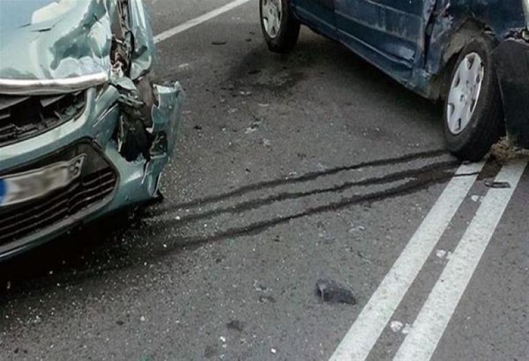 Καραμπόλα τρίων οχημάτων στη Μουδανίων