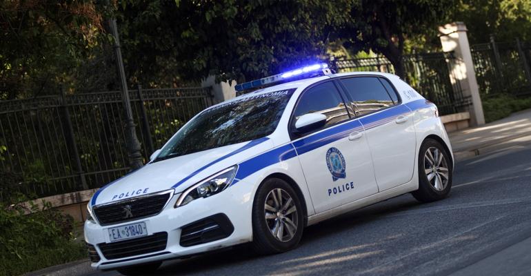 Συνελήφθη ψυχολόγος στον Πειραιά για διακίνηση ναρκωτικών, στη δικογραφία λαϊκή τραγουδίστρια ως πελάτισσα