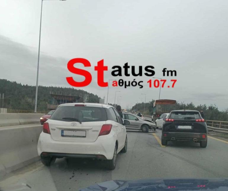 Θεσσαλονίκη: Σύγκρουση δύο οχημάτων στον περιφερειακό (ΦΩΤΟ)