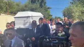 Μαίρη Χρονοπούλου: Το τελευταίο αντίο - Η σορός της μεταφέρεται στο αποτεφρωτήριο Ριτσώνας