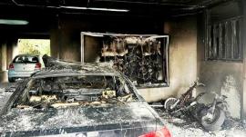 Φωτιά σε πιλοτή πολυκατοικίας στο Γαλάτσι, κάηκαν ΙΧ και μηχανή, δύο άτομα στο νοσοκομείο