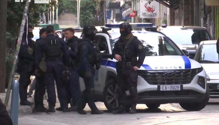 Μεγάλη επιχείρηση της ΕΛΑΣ σε υπό κατάληψη κτήριο στα Εξάρχεια
