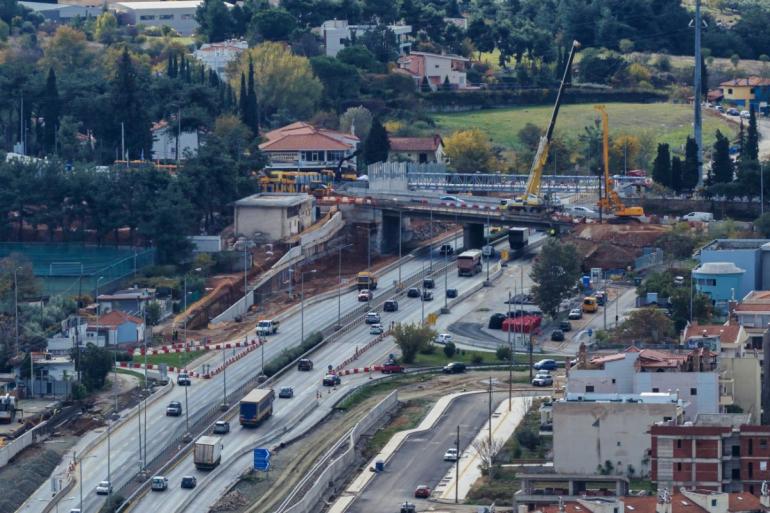 Θεσσαλονίκη: Σύγκρουση τριών ΙΧ στον περιφερειακό - Προβλήματα στην κυκλοφορία