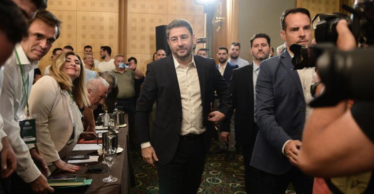 ΠΑΣΟΚ: Η κρίσιμη σύνοδος της Κεντρικής Επιτροπής - Δείτε live