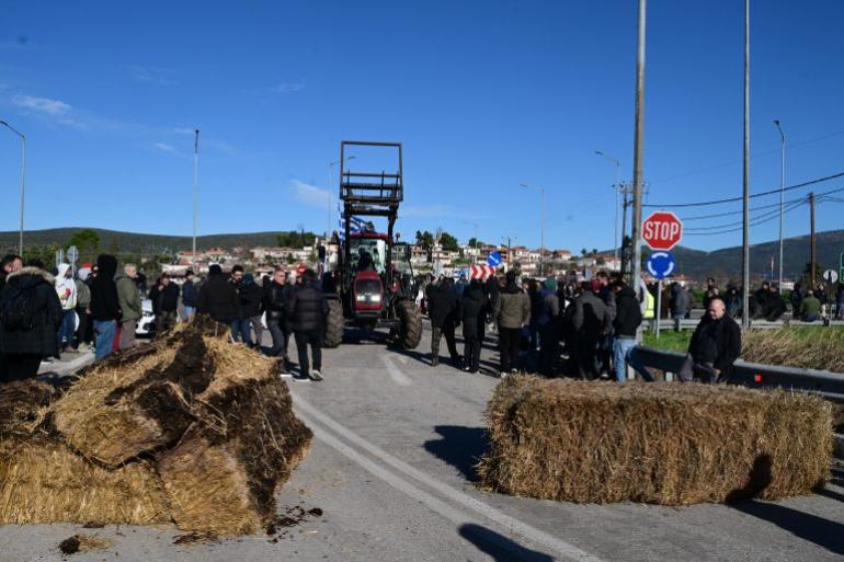 «Ναι» από τους αγρότες στην πρόσκληση του Μαξίμου - Ανοίγουν οι δρόμοι, το Σαββατοκύριακο η Πανελλαδική Σύσκεψη