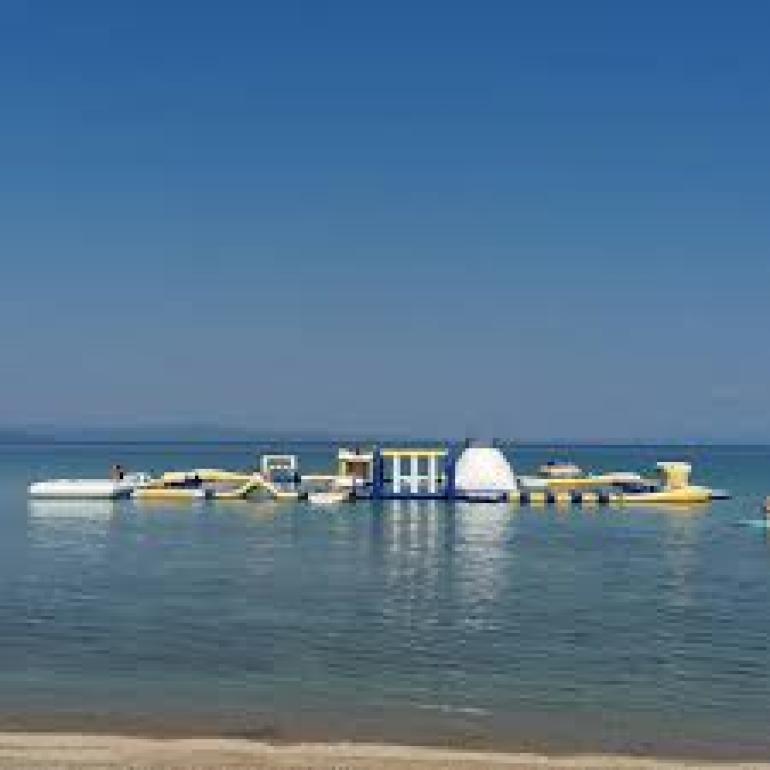 Χαλκιδική: Τουριστρια τραυματίστηκε σε θαλάσσια παιδική χαρά