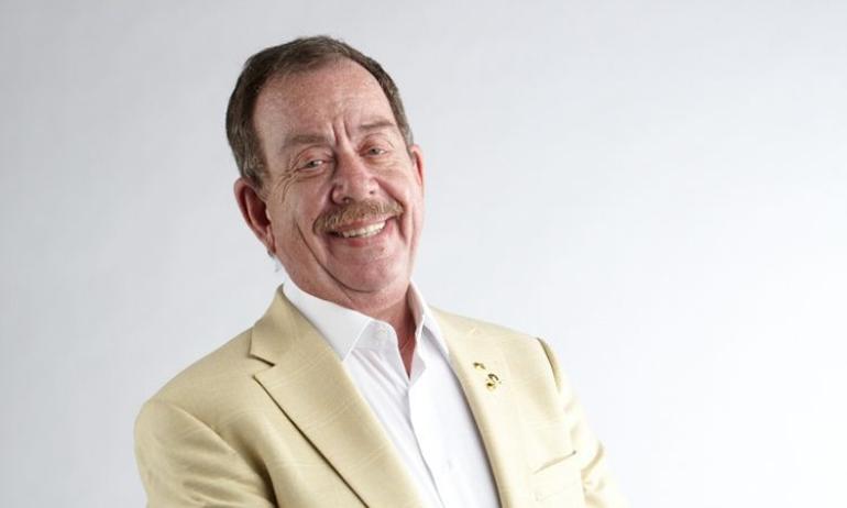 Ηλίας Μαμαλάκης: Η Βέφα Αλεξιάδου έχει περάσει τα 80, τι να προσφέρει στην πολιτική;