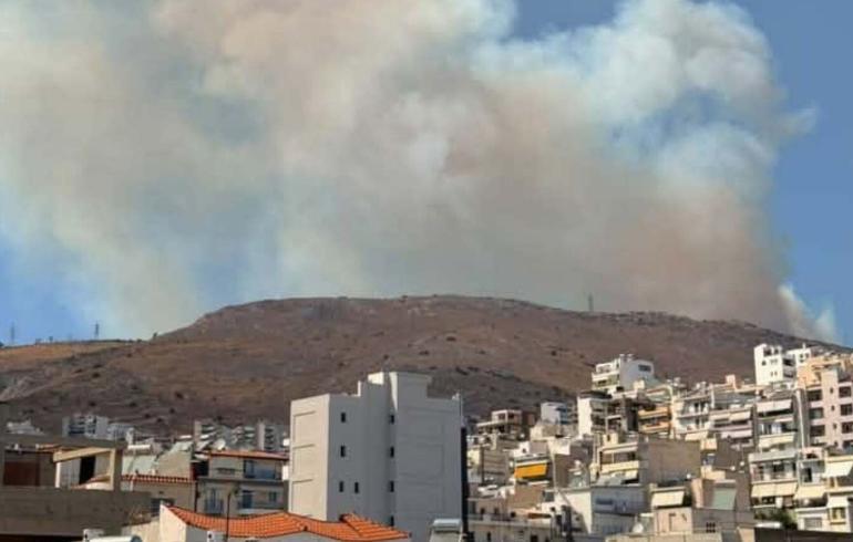 Φωτιά στην Περιφερειακή Αιγάλεω: Ήχησε 112 για Αφαία και Άνω Δάσος Χαϊδαρίου, έτοιμο για εκκένωση το Ψυχιατρικό νοσοκομείο στο Δαφνί