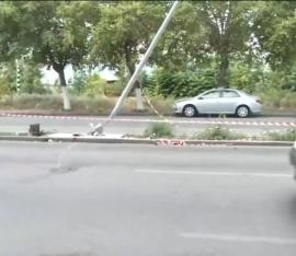 Θεσσαλονίκη: Αυτοκίνητο καρφώθηκε σε κολώνα φωτισμού στη Μοναστηρίου