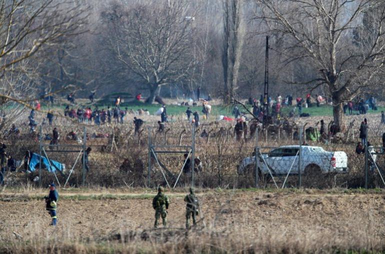 BBC: Η Ελλάδα στρατολογεί μασκοφόρους μετανάστες για επαναπροωθήσεις – Τι απαντά το υπουργείο Προστασίας του Πολίτη