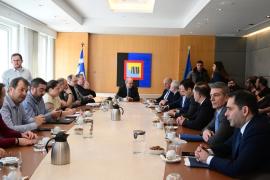 Ολοκληρώθηκε έπειτα από 3,5 ώρες η συνάντηση των αγροτών με Χατζηδάκη και Τσιάρα