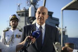 Στην επιμνημόσυνη δέηση των πεσόντων του καταδρομικού «Έλλη» ο Δένδιας: «Αιωνία τους η μνήμη»