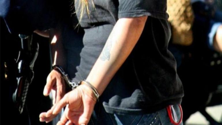 Χειροπέδες σε αστυνομικούς για εμπόριο ναρκωτικών - Έπαιρναν κατασχεμένες ουσίες και τις πωλούσαν σε χρήστες, πάνω από €5 εκατ. τα κέρδη