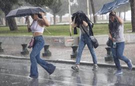 Έκτακτο δελτίο επιδείνωσης καιρού: Βροχές, καταιγίδες, και κεραυνοί από το μεσημέρι της Παρασκευής